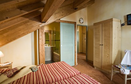 3 chambres + 1 cabine - 6/8 pers - 100 m² - Cheminée